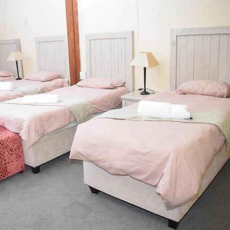 Sibahlenomhlambi Guesthouse Springs  Exteriör bild