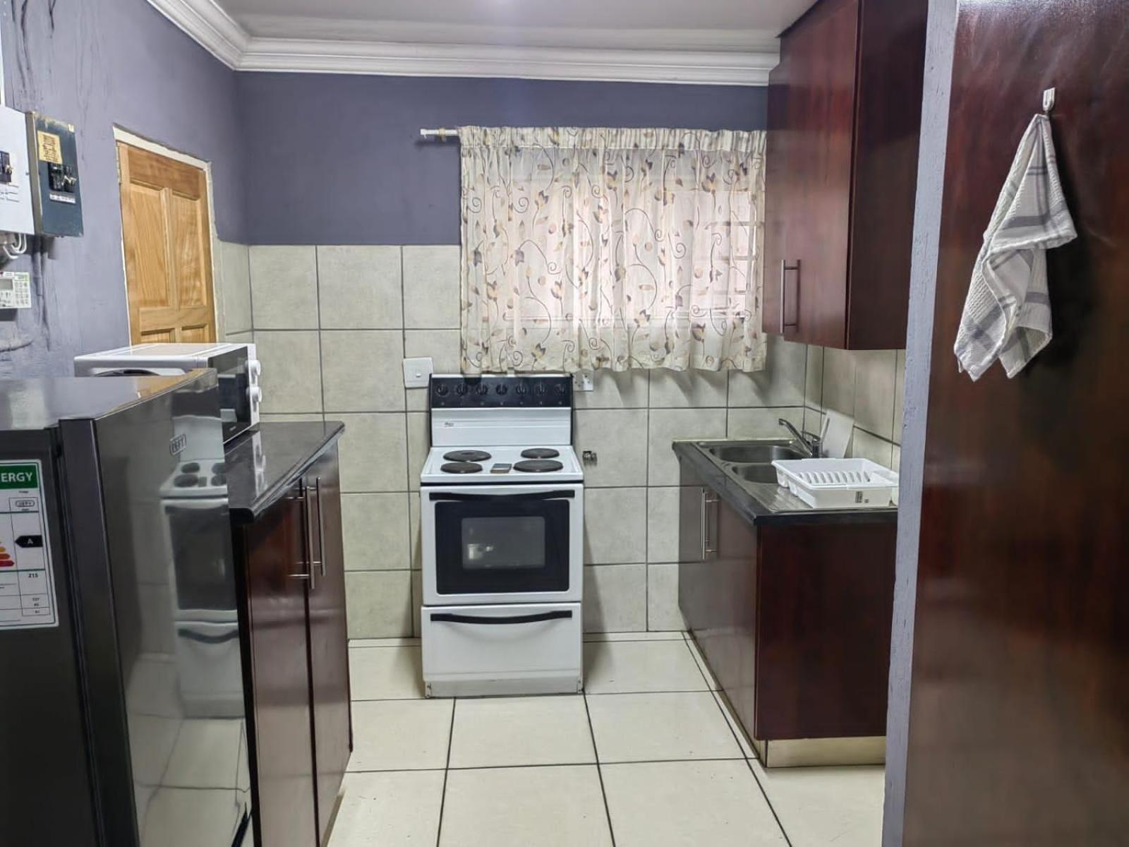 Sibahlenomhlambi Guesthouse Springs  Exteriör bild