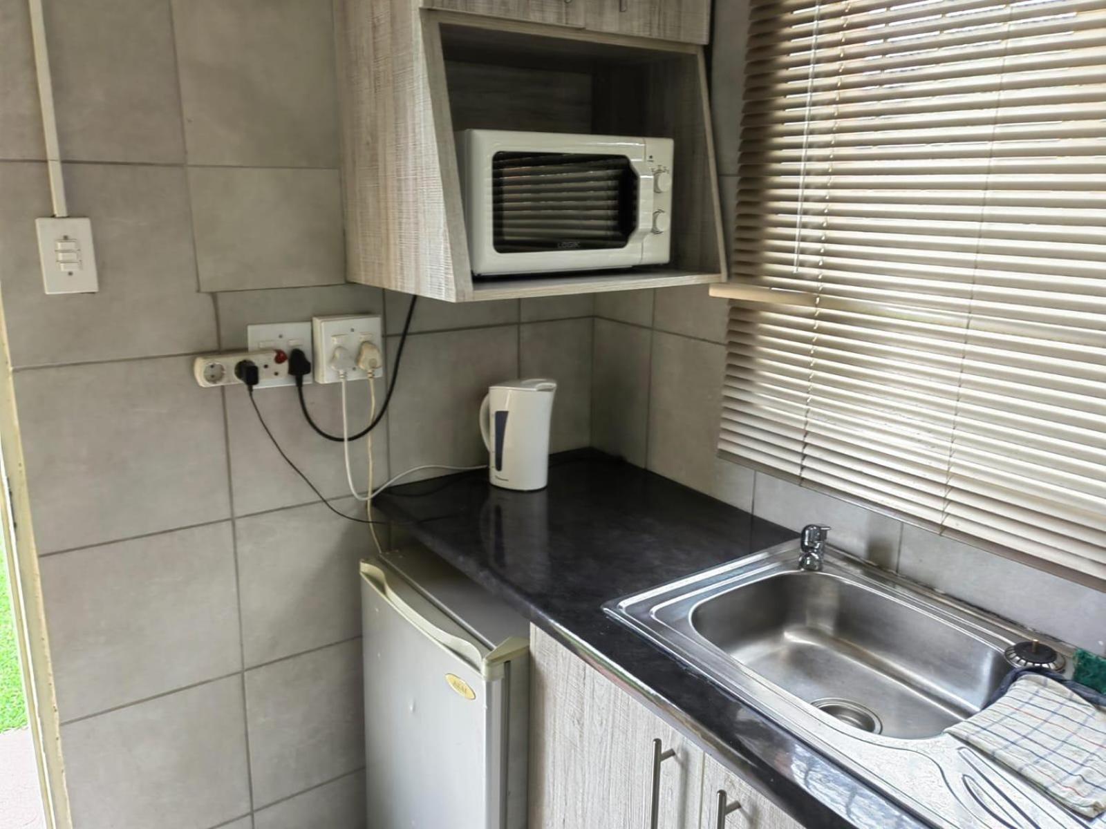 Sibahlenomhlambi Guesthouse Springs  Rum bild