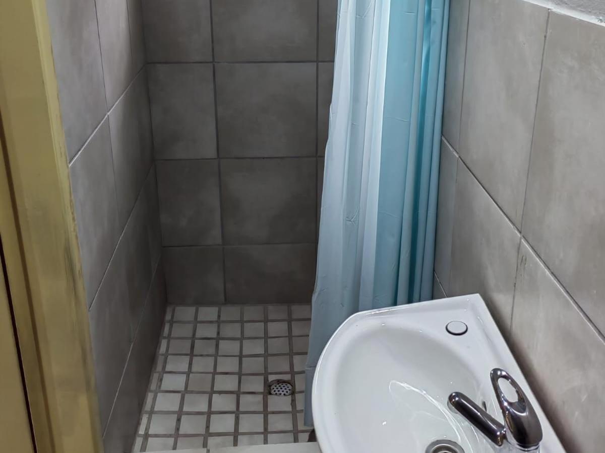 Sibahlenomhlambi Guesthouse Springs  Rum bild